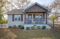 Building Photo - 2 bedroom 2 bath Madison cottage