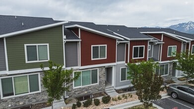 Building Photo - Herriman Town Home