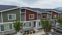 Building Photo - Herriman Town Home