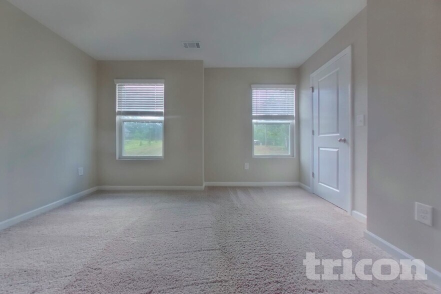 Building Photo - 561 Fairview Oak Pl