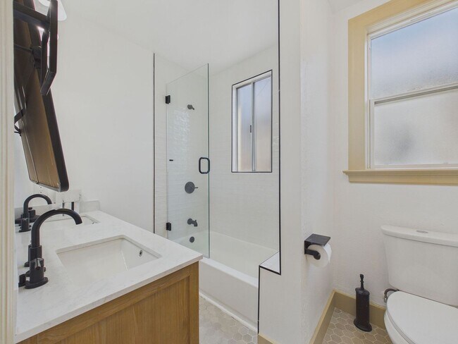 Building Photo - 58 Vale St