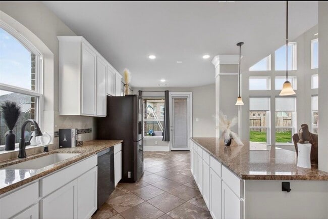 Building Photo - 1630 Mahan Dr