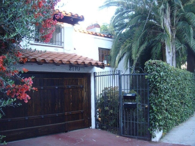 Building Photo - 2170 Vista del Mar St