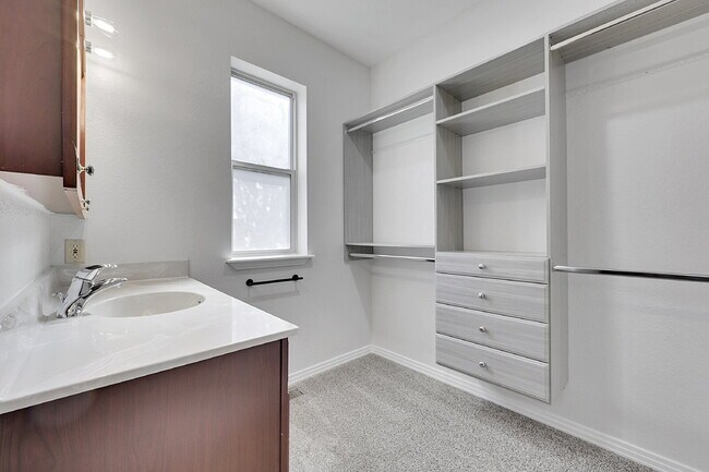 Building Photo - $3,395 - 4 Bed, 4 Bath Home with 4 Car Gar...