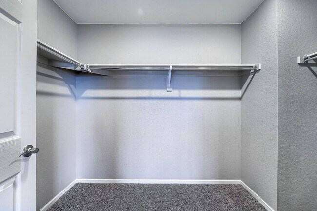 Building Photo - Gorgeous 4 bed, 3 bath, loft and an office!