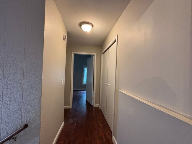 Building Photo - 3 Bedroom 1 Bath  - Single Family Home!