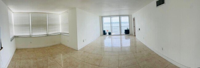 Building Photo - 1175 NE Miami Gardens Dr