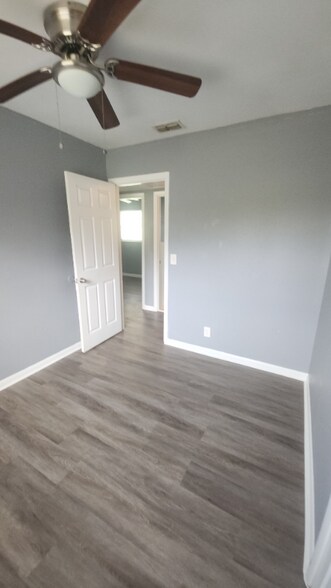 Building Photo - 2625 Kershaw Dr W