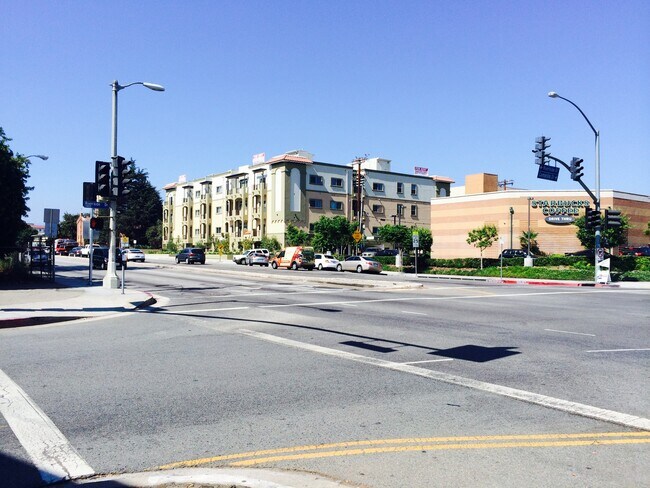 Building Photo - 4824 Tujunga Ave