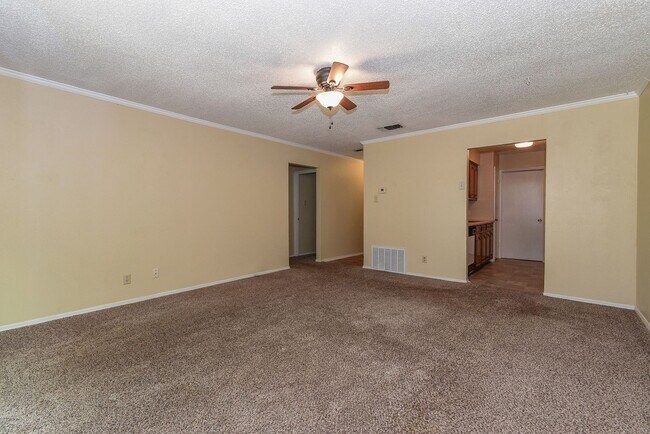 Building Photo - 3910 Peperport Dr