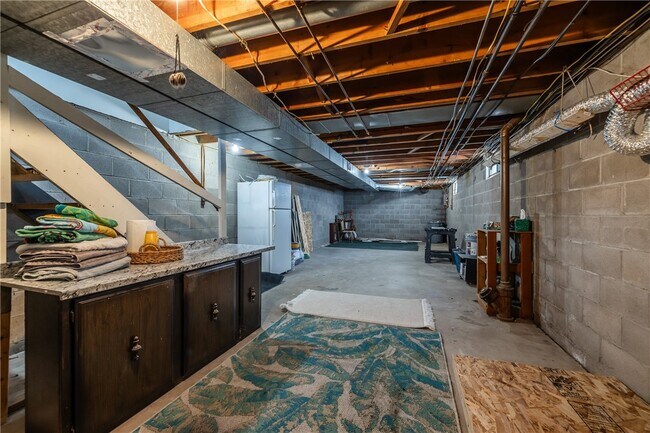 Building Photo - 207 W Ivy St