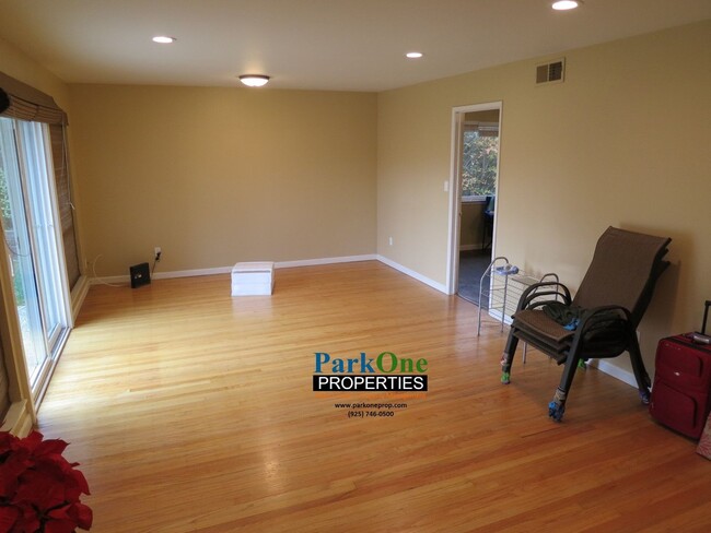 Building Photo - 4 Bedroom home in El Sobrante Now Available!