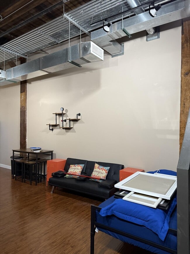 Building Photo - 585 S Upper St