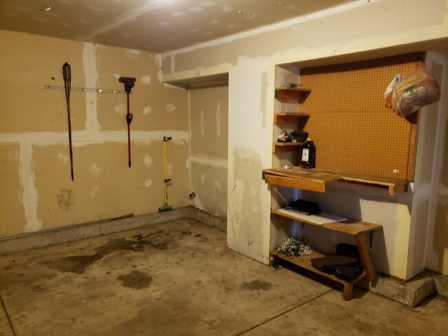 Building Photo - Updated 3 bd 2.5 ba updated home