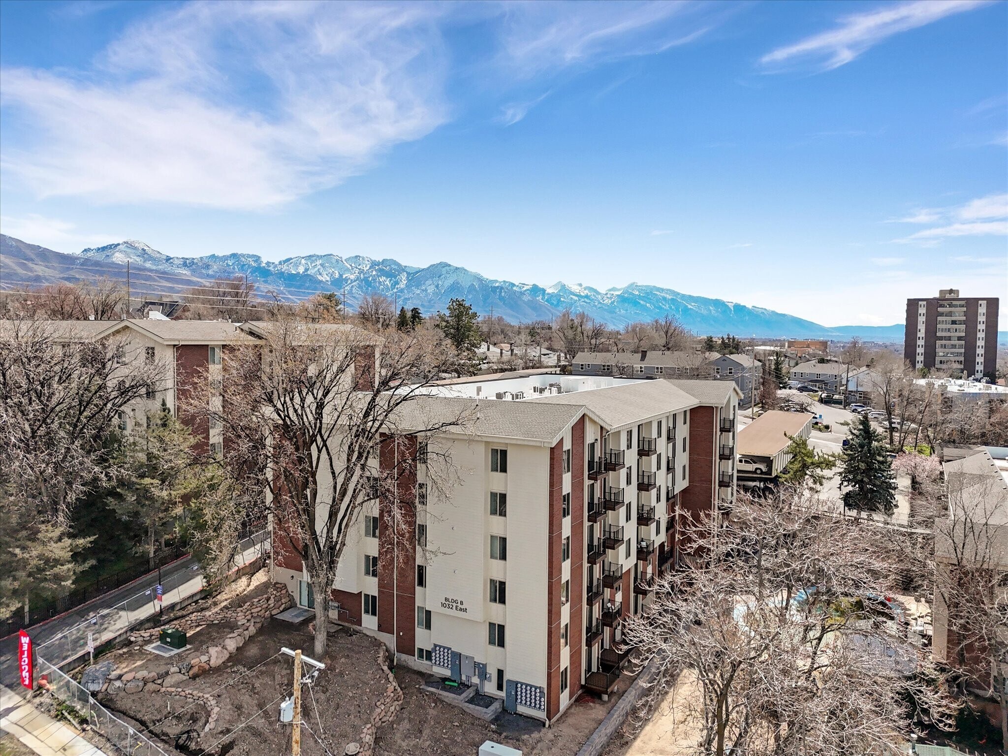 Building Photo - 1032 E 400 S