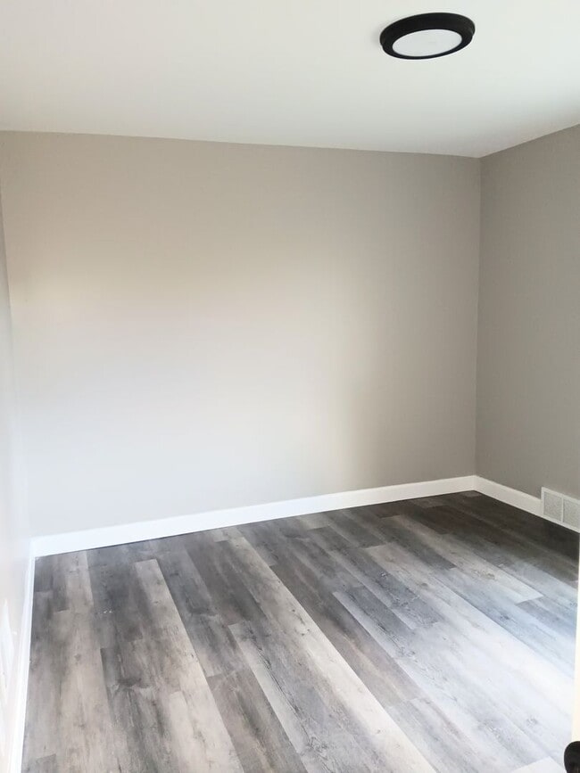 Building Photo - Spacious 4-Bedroom Home with Modern Upgrades