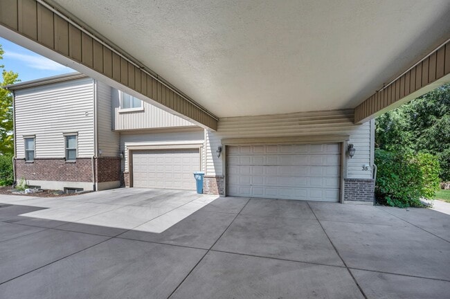 Building Photo - 35 E 150 N