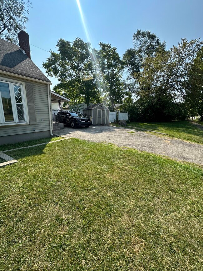 Building Photo - 3829 Delphos Ave