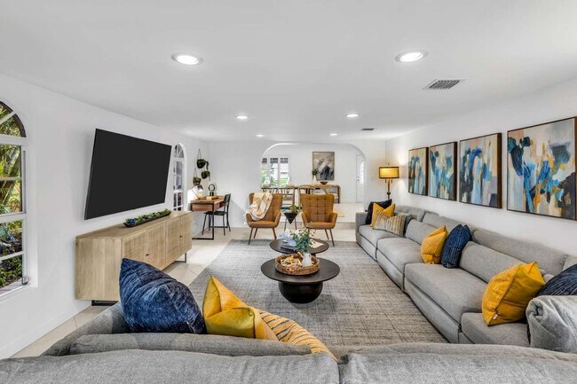 Building Photo - 2004 NE 17th Way