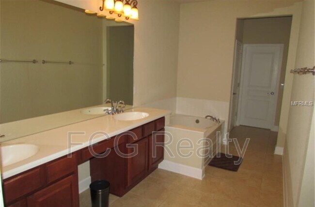 Building Photo - 1404 Milledge Ln