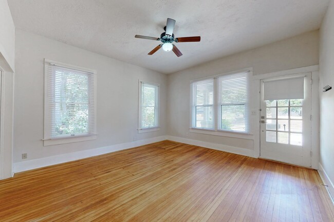 Building Photo - Fabulous 1925 Home in Bryan