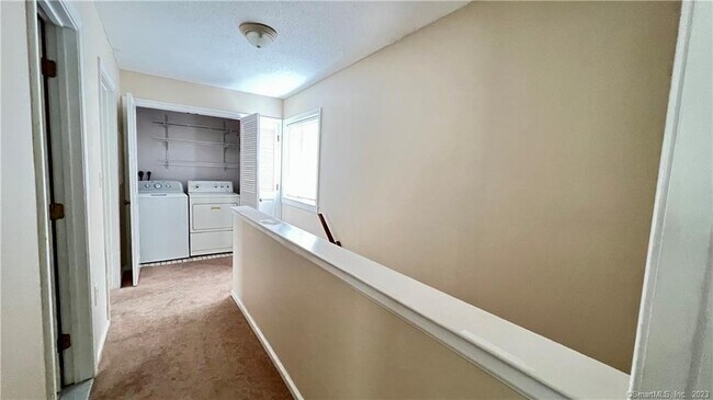 Building Photo - 25 Farmington Meadow Dr