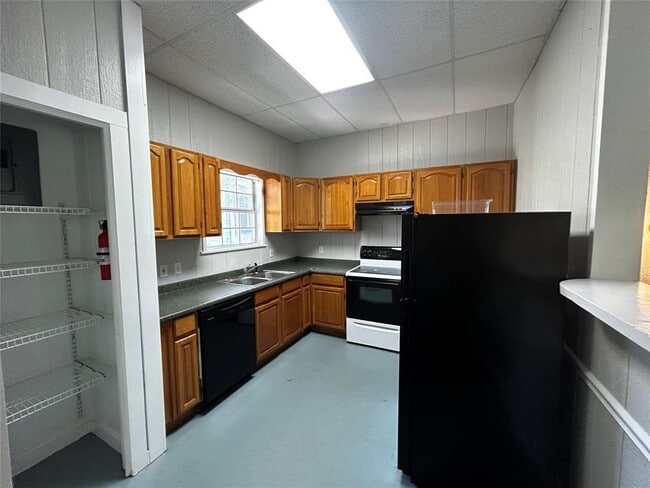 Building Photo - 903 W 30th St