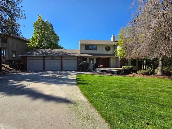 Building Photo - $3,800 - 5 Bed / 4 Baths Stunning Northwood Home with Views