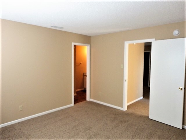 Building Photo - 15080 Fawn Hollow Ln