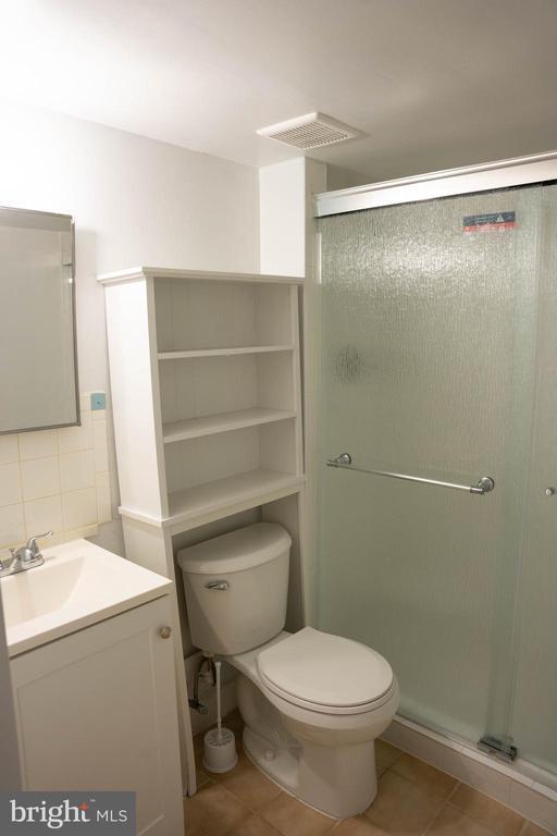 Building Photo - 8654 Venoy Ct