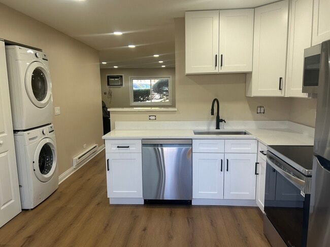 Building Photo - 194 N Waters Edge Dr