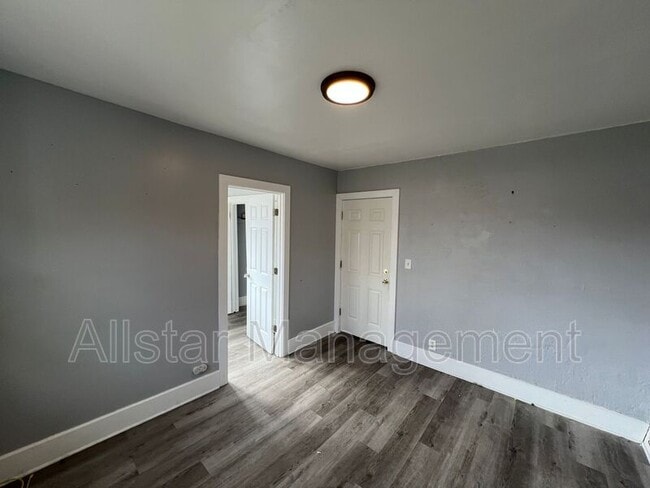 Building Photo - 539 E Cuyahoga Falls Ave