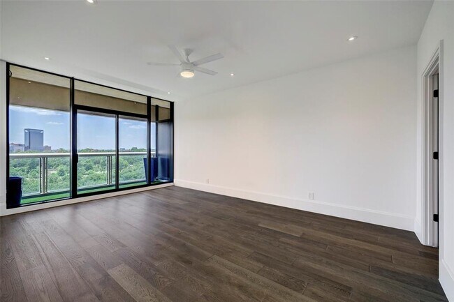 Building Photo - 1701 Hermann Dr