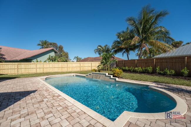 Building Photo - Beautifully renovated Tequesta POOL home 3...