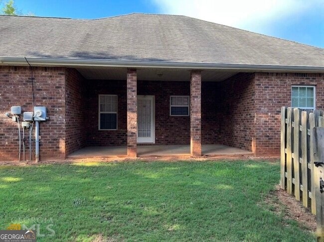 Building Photo - 221 Polo Ln