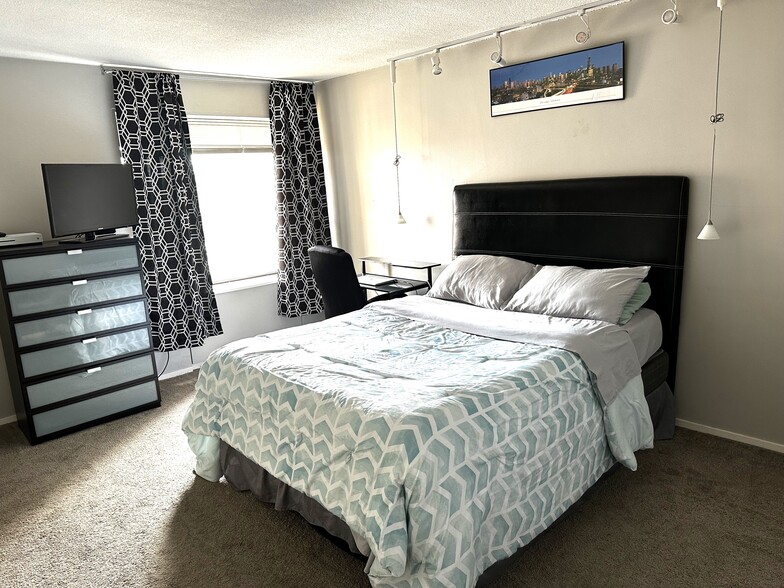 Building Photo - 15 S 1st St