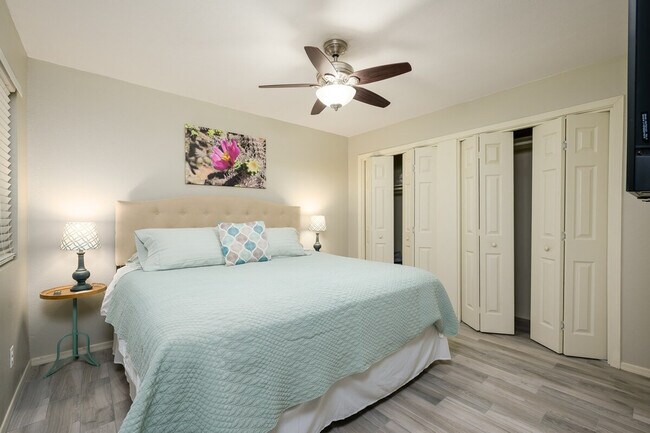 Building Photo - 4850 E Desert Cove Ave