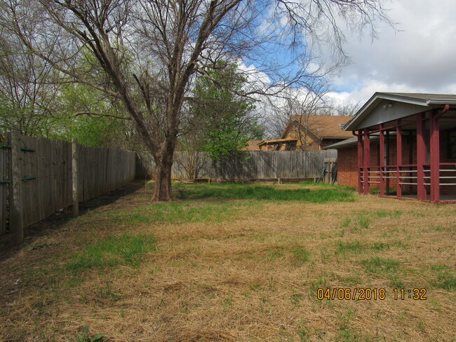 Building Photo - Eastside home