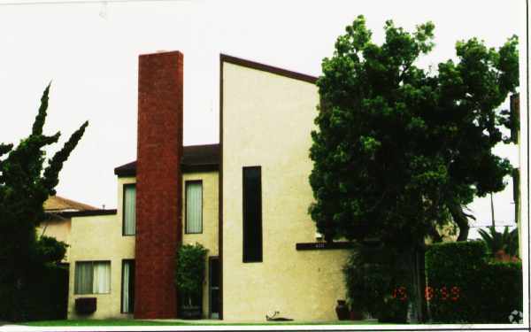 Building Photo - 4211 Howard Ave
