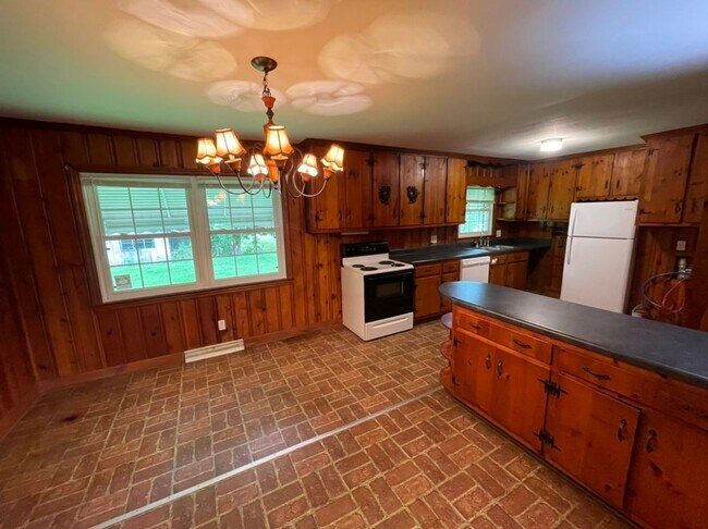 Building Photo - Adorable Apex Ranch on 2 Acres of Land!