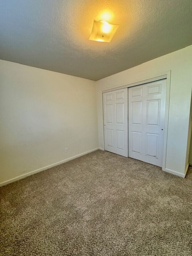 Building Photo - 3 Bedrooms, 2 Bathroom 4-plex; less than 2 miles to MSU