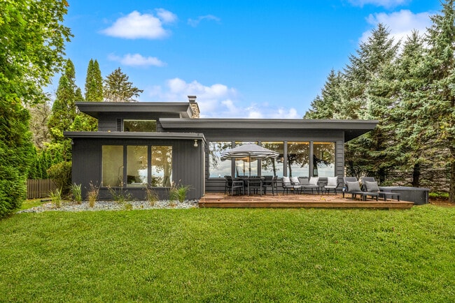 Building Photo - 10046 Sheridan Dr