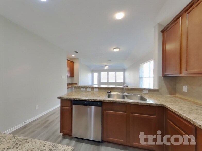 Building Photo - 2413 Castle Creek Dr