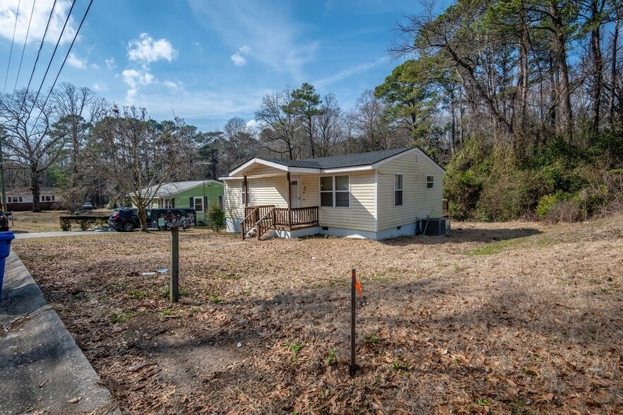 Building Photo - 806 Lakeland St