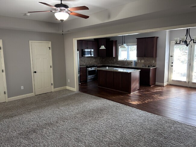 Building Photo - 3 Bedroom, 2 1/2 Bathroom Farmington Charm in Forest, VA! Gym and field house included.