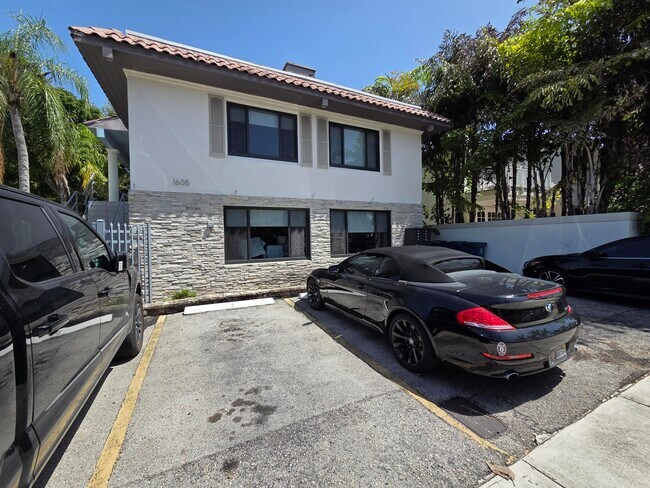Building Photo - 1605 E Broward Blvd
