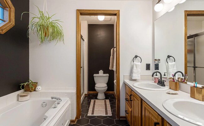 Building Photo - Gorgeous Millard Home!!