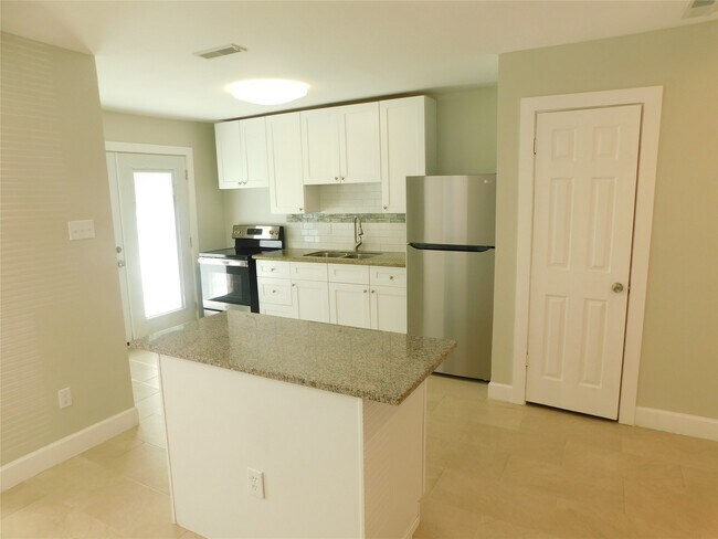Building Photo - 3332 Blodgett St