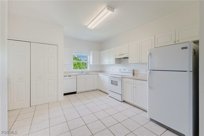 Building Photo - 5612 Rose Garden Rd
