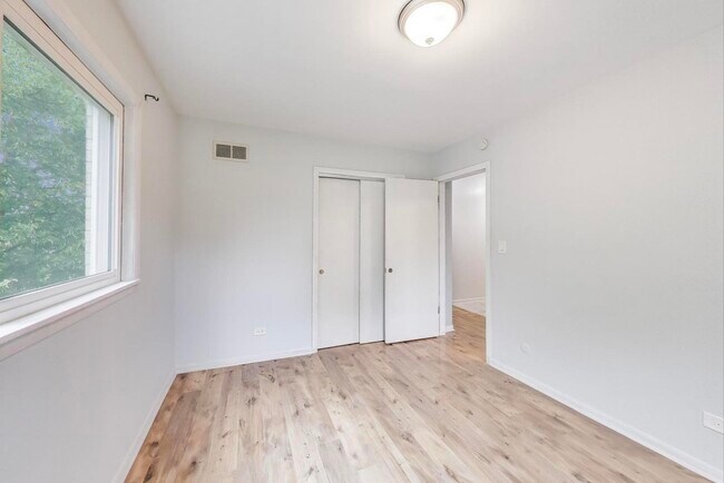 Building Photo - 4257 Oakton St